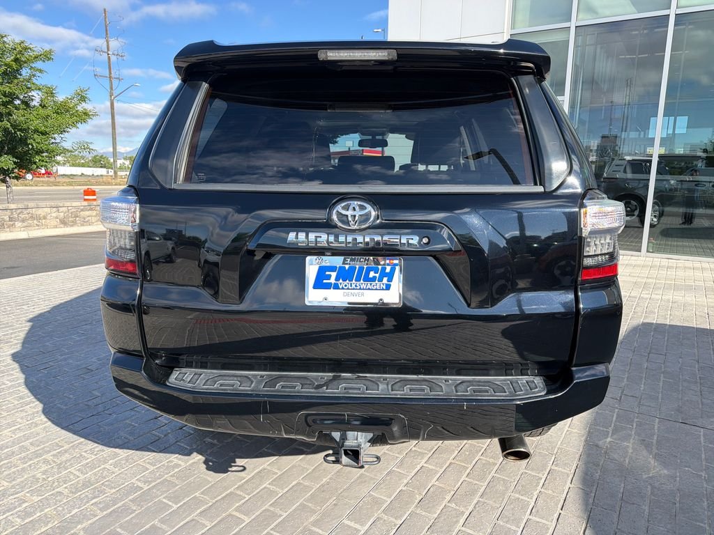Used 2018 Midnight Black Metallic Toyota SR5 Premium image 4