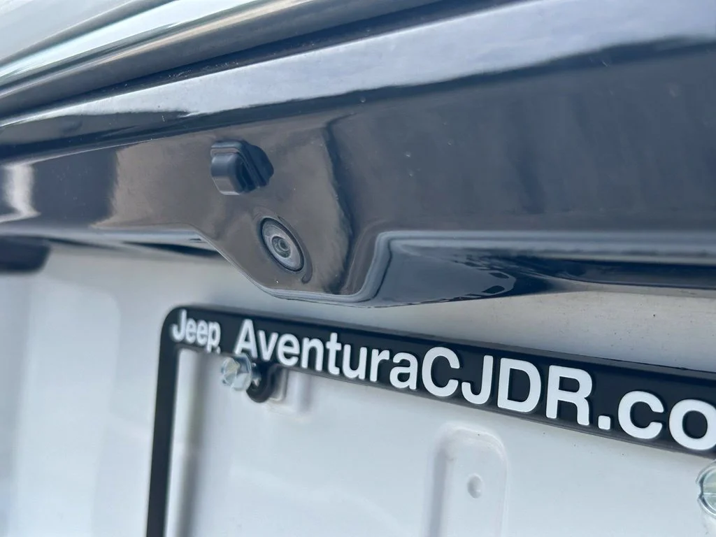 Used 2024 White Jeep Series II image 39