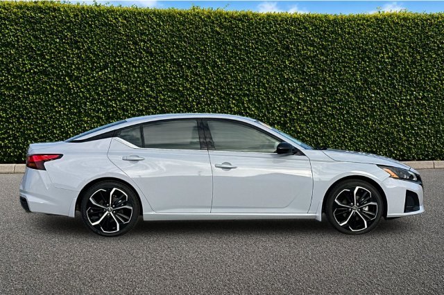 Used 2024 Gray Nissan 2.5 SR image 3