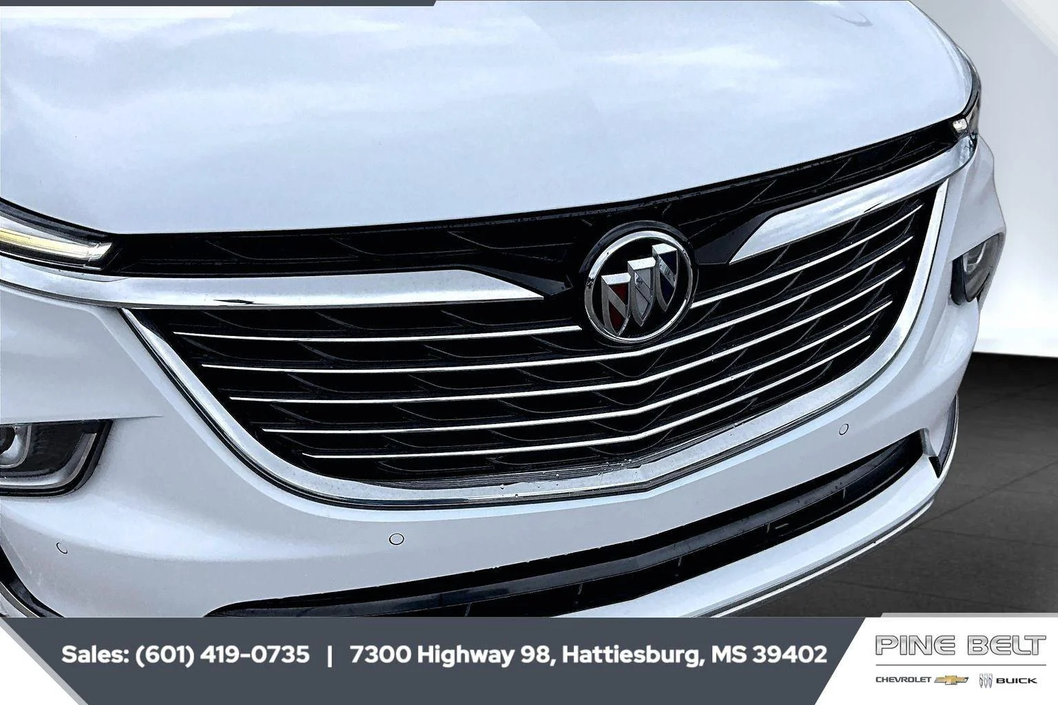Used 2023 Summit White Buick Essence image 22