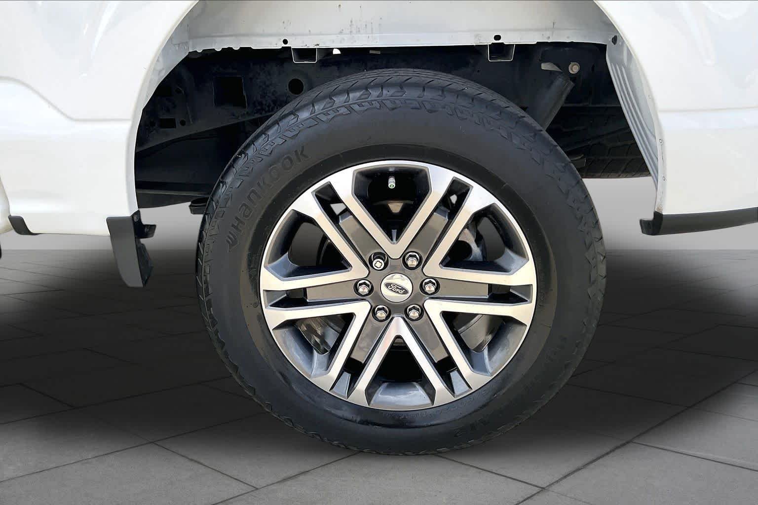 Used 2022 Oxford White Ford XL image 11