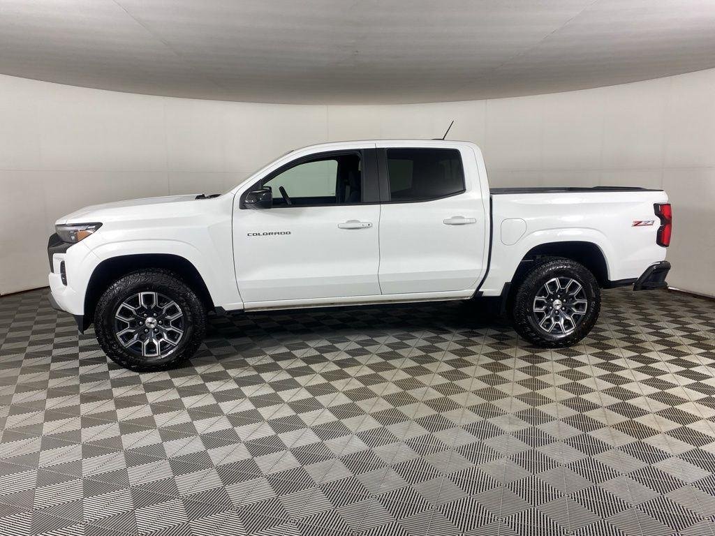 Used 2026 Summit White Chevrolet Z71 image 4