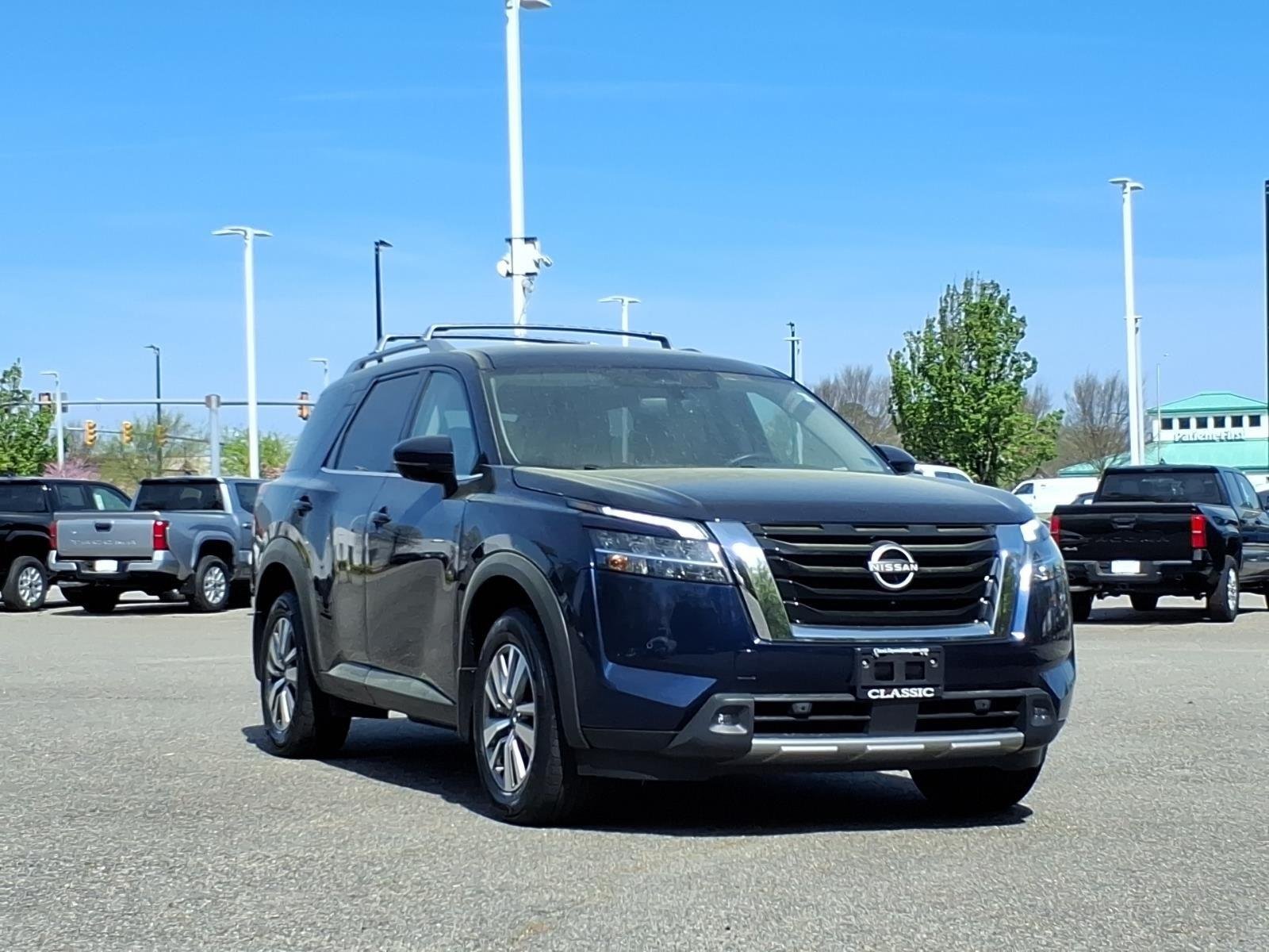 Used 2022 Deep Ocean Blue Pearl Nissan SL image 5