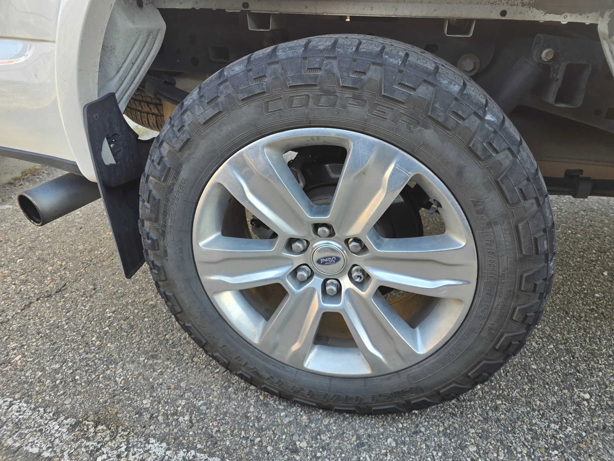 Used 2015 White Platinum Metallic Tri-Coat Ford Platinum image 20