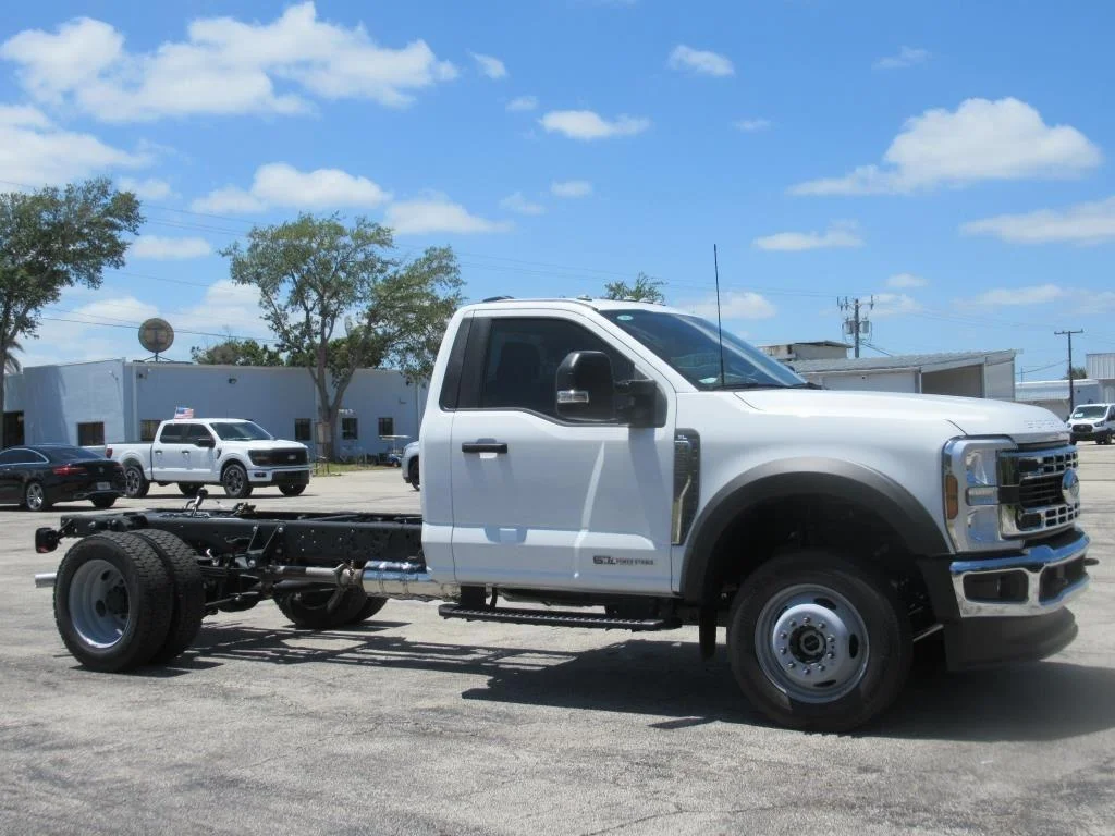 New 2024 Oxford White Ford F-550® XL image 2