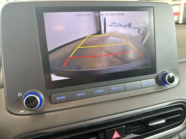 Used 2022 White Hyundai SEL image 24