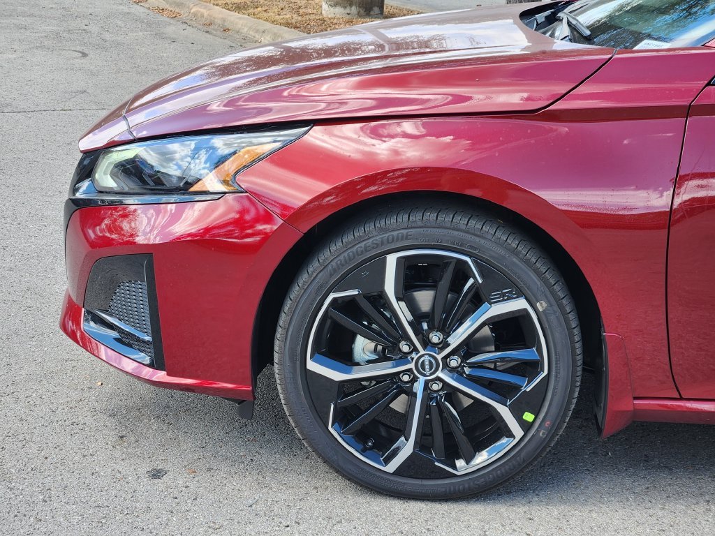 New 2026 Scarlet Ember Tintcoat Nissan SR image 6
