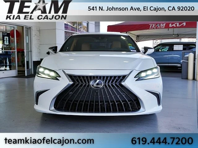 Used 2024 White Lexus 300h Ultra Luxury image 4