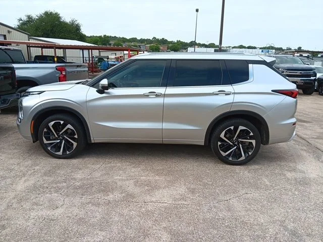 2022 Mitsubishi Outlander SEL 2WD's photo