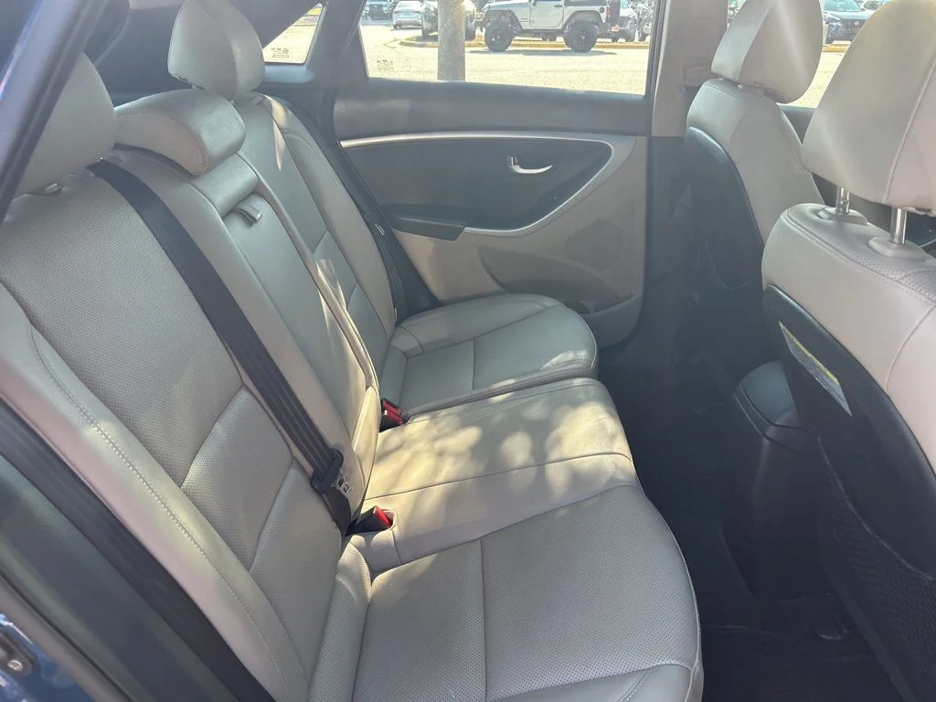 Used 2013 Blue Hyundai Base image 13