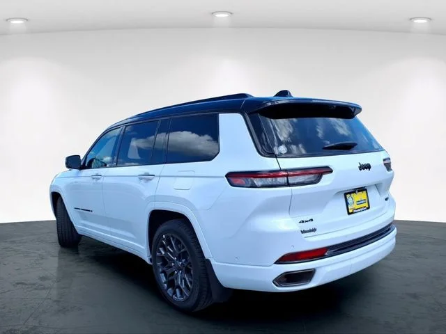 Used 2025 White Jeep Summit image 13