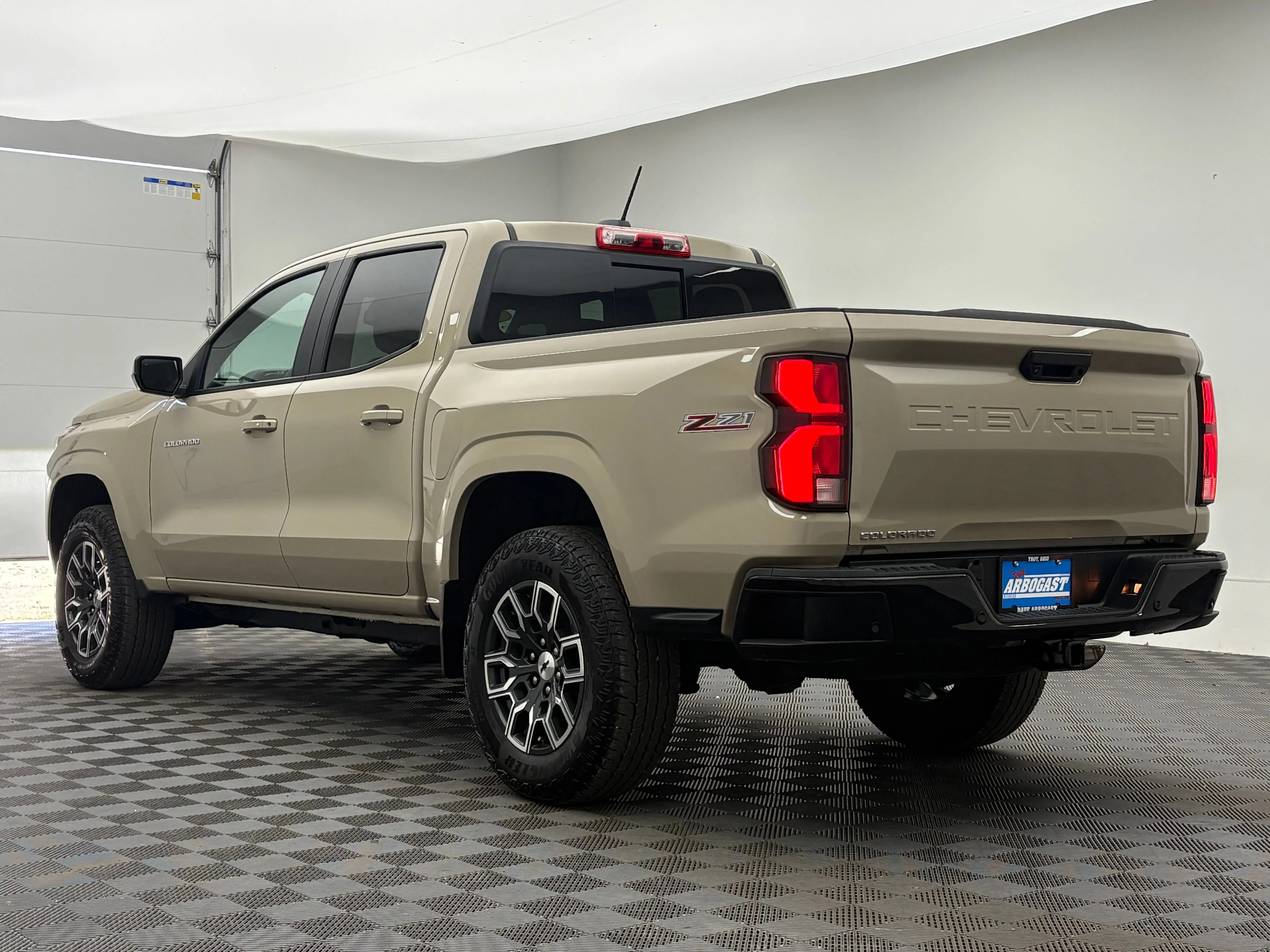 Used 2023 Sand Dune Metallic Chevrolet Z71 image 10