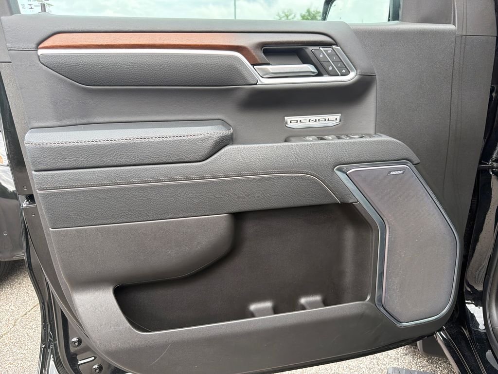 Used 2025 Onyx Black GMC Denali image 31