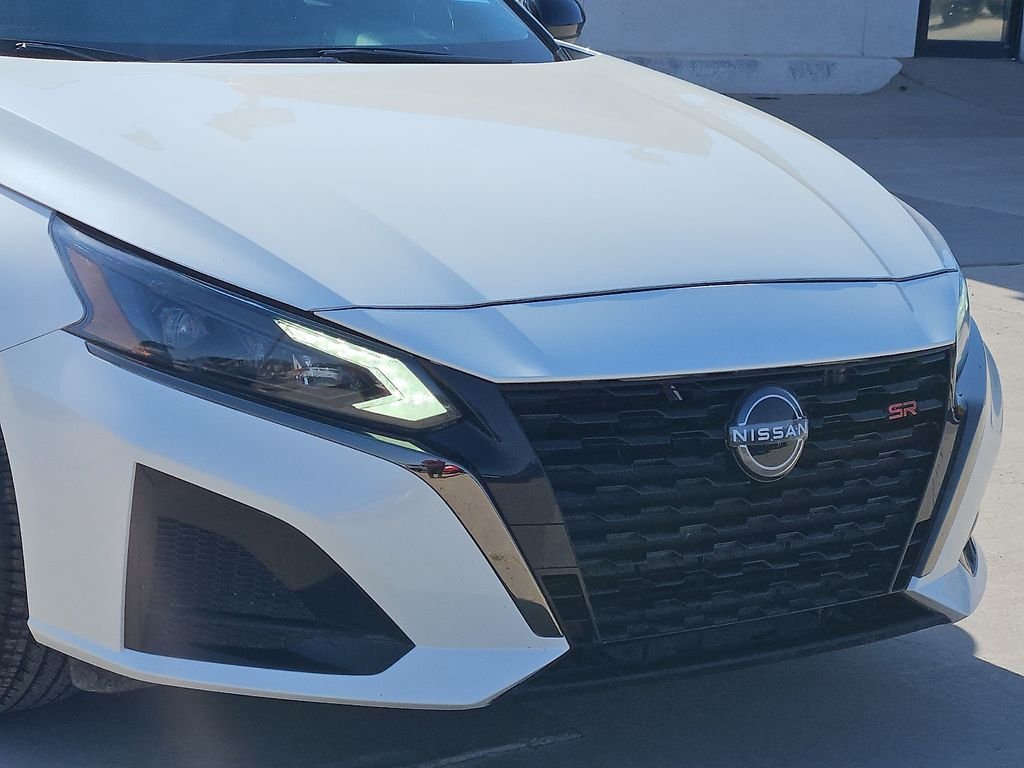 Used 2024 White Nissan 2.5 SR image 7