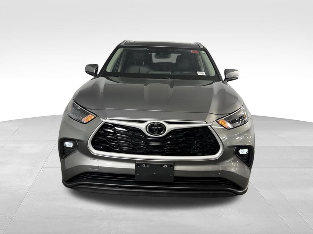 Used 2026 Heavy Metal Toyota XLE image 5
