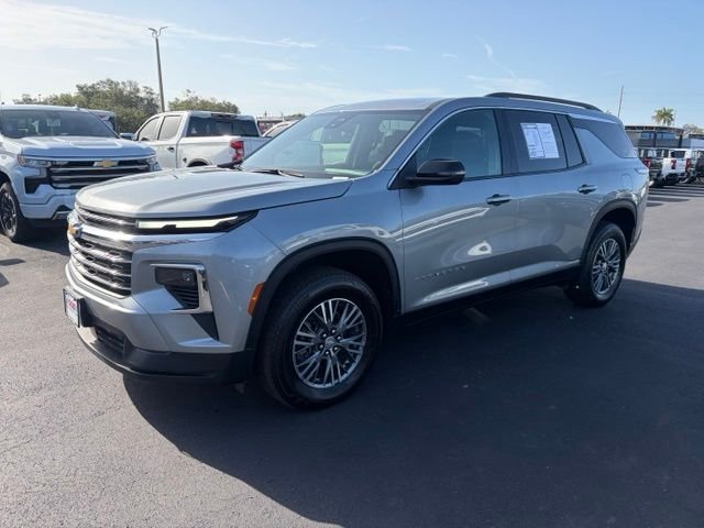 Used 2025 Gray Chevrolet LT image 3