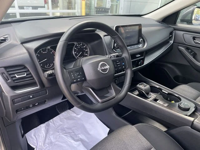 2025 Nissan Rogue SV - Photo 18