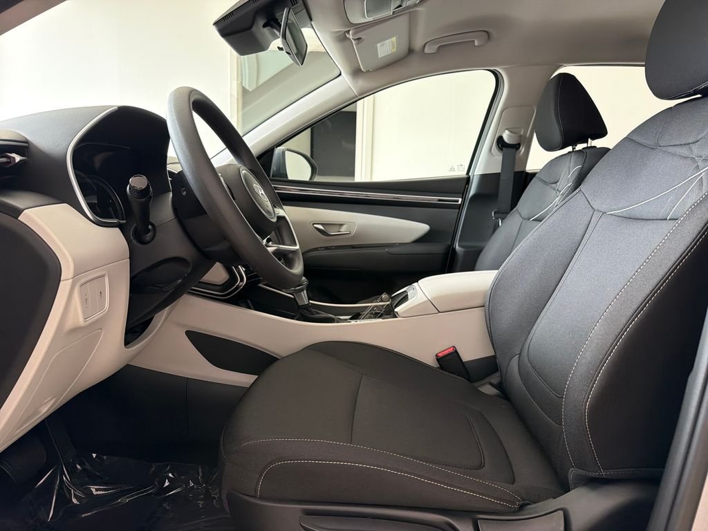 Used 2024 Shimmering Silver Hyundai SE image 12