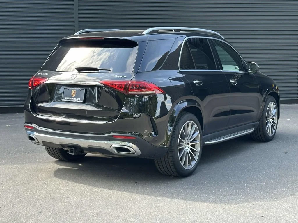 Used 2022 Black Mercedes-Benz 4MATIC® image 5