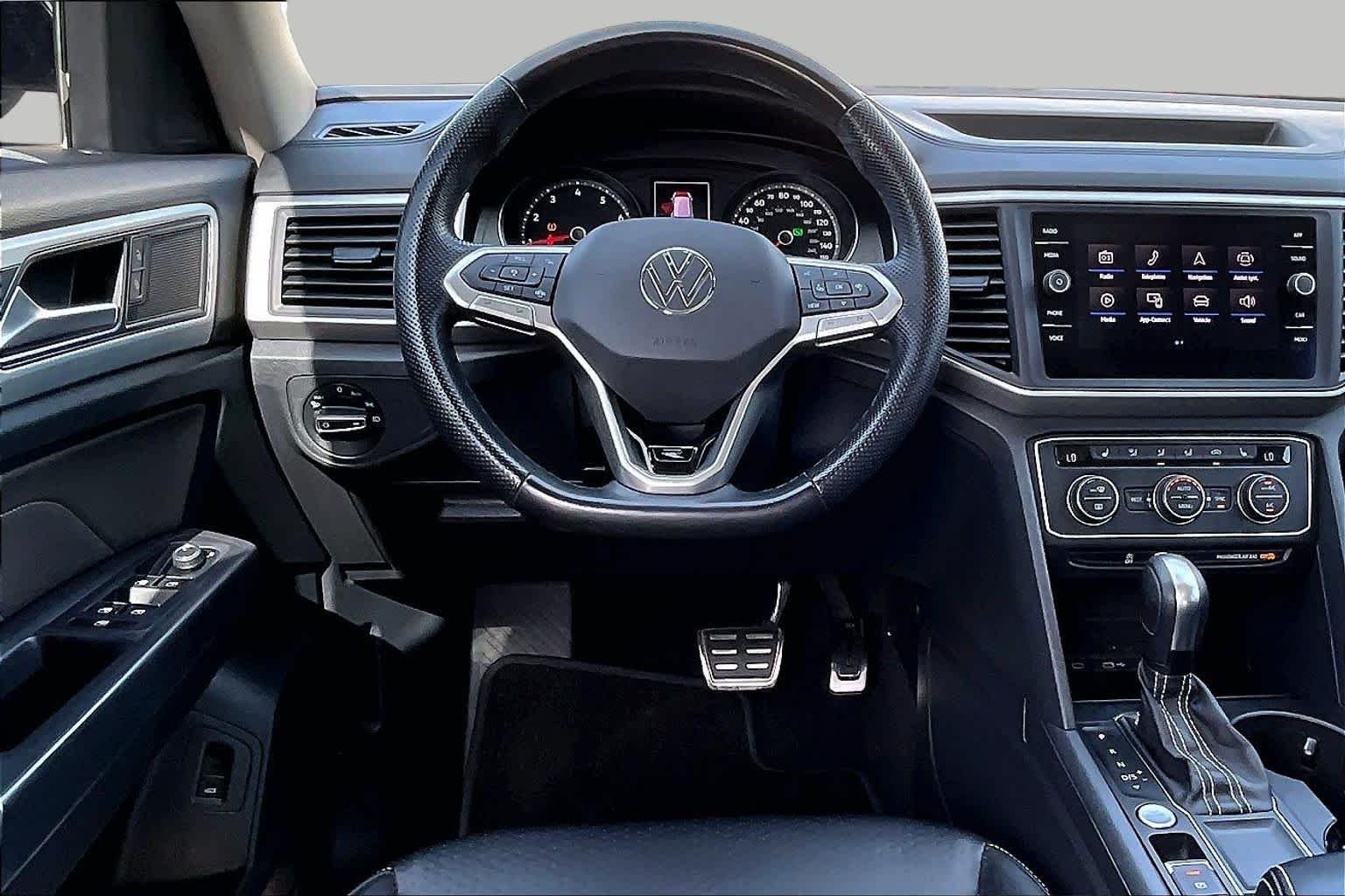 Certified Pre-Owned 2021 Volkswagen Atlas 3.6L V6 SE W/Technology R-Line