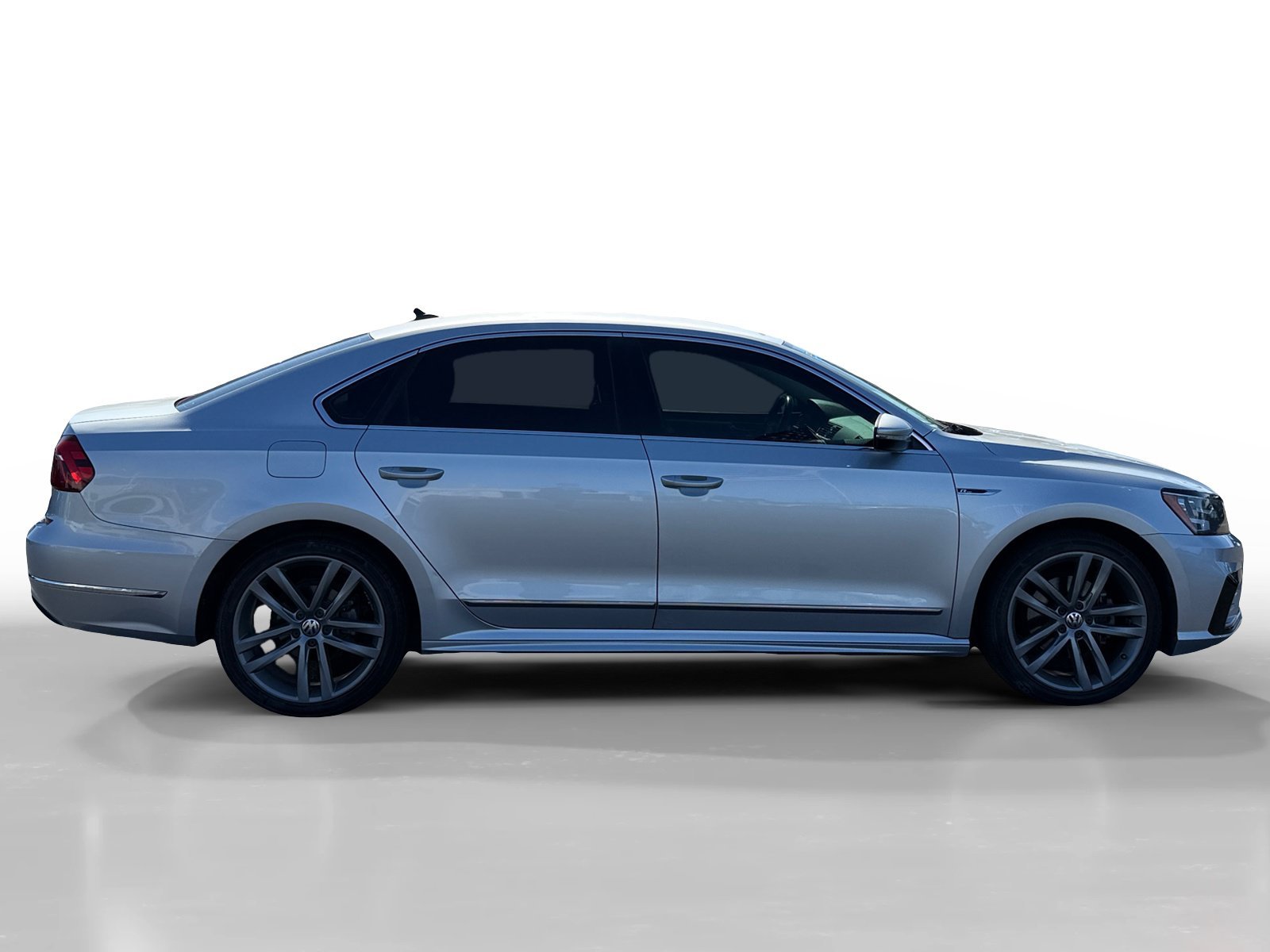 Used 2017 Reflex Silver Metallic Volkswagen 1.8T R-Line image 6