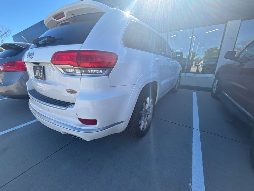Used 2015 White Jeep Summit image 2