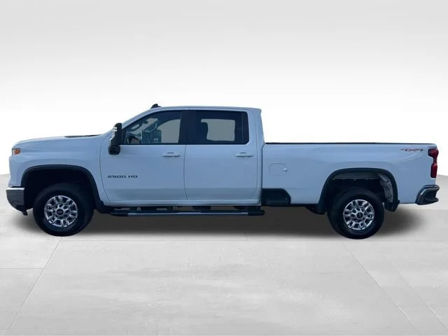 Used 2025 Summit White Chevrolet LT image 2