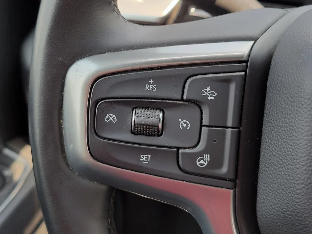 Used 2025 Summit White Chevrolet LT image 28