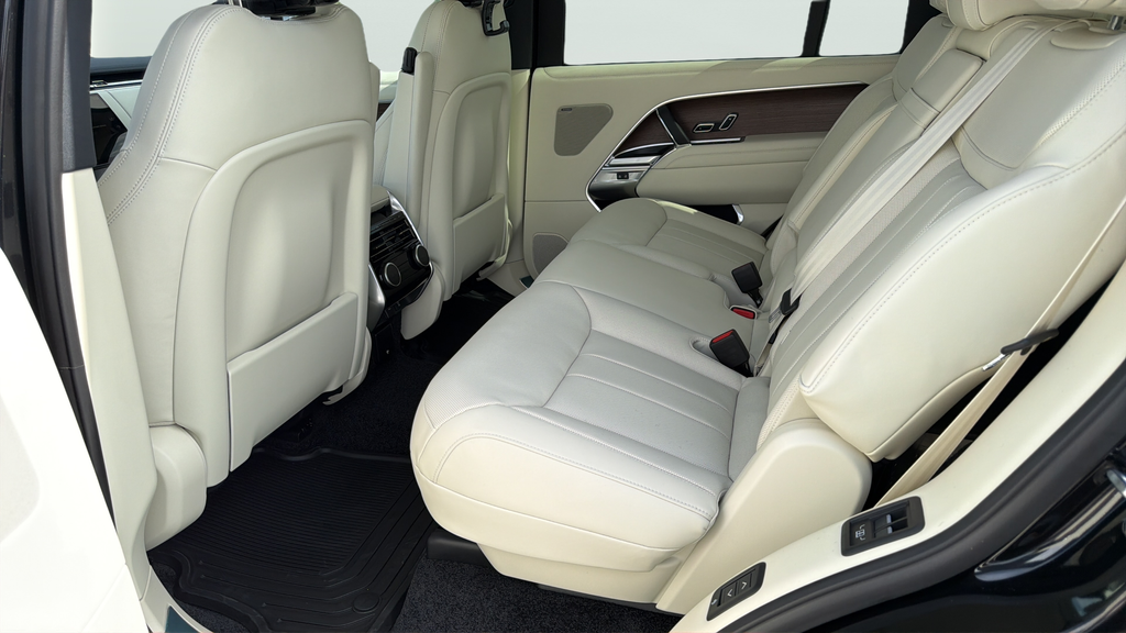 New 2026 Santorini Black Land Rover SE image 18