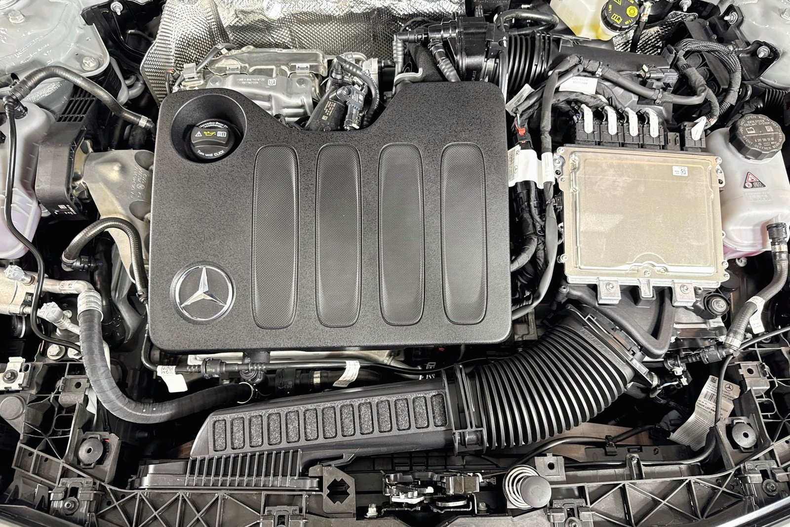 New 2027 MANUFAKTUR Alpine Grey Mercedes-Benz CLA 220 Hybrid image 27
