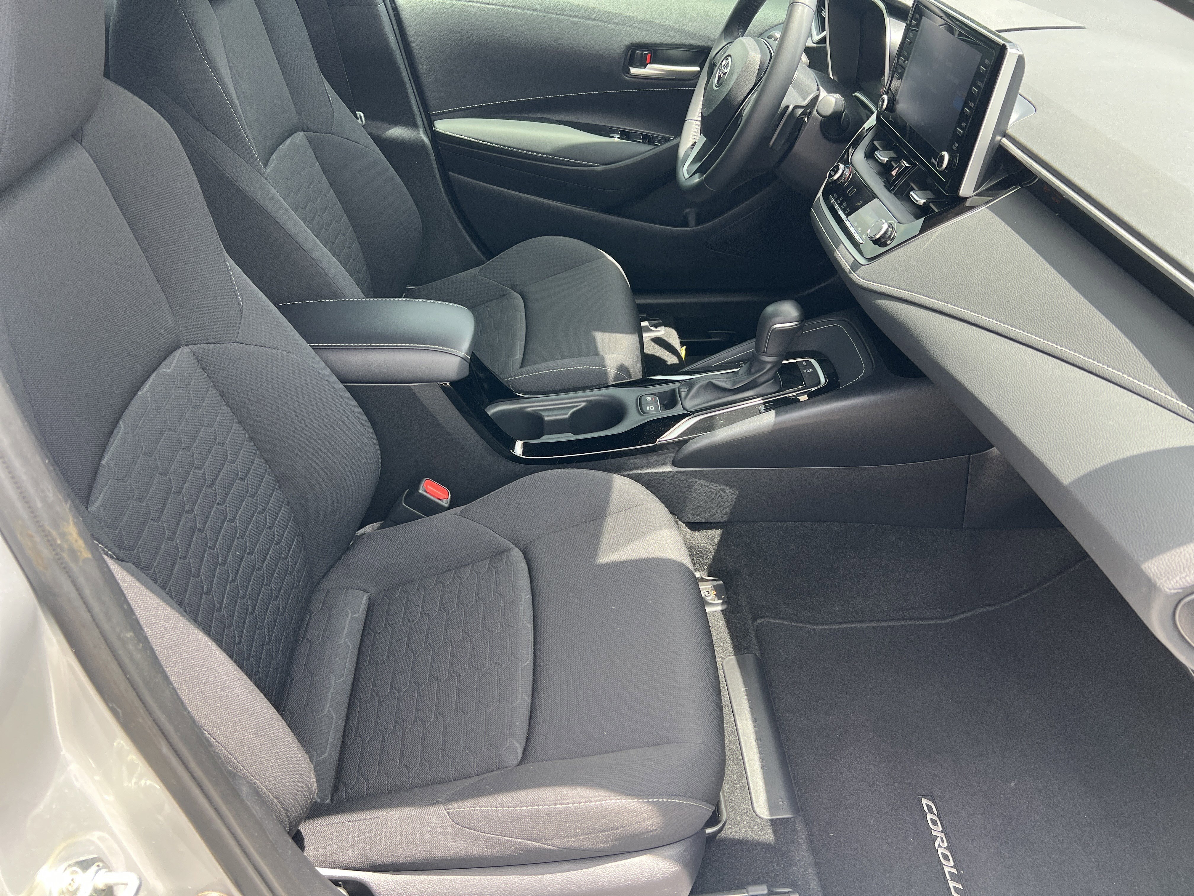 2022 Toyota Corolla Hatchback SE - Photo 24