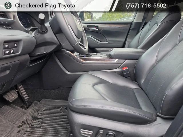 Used 2026 Wind Chill Pearl Toyota Limited image 8