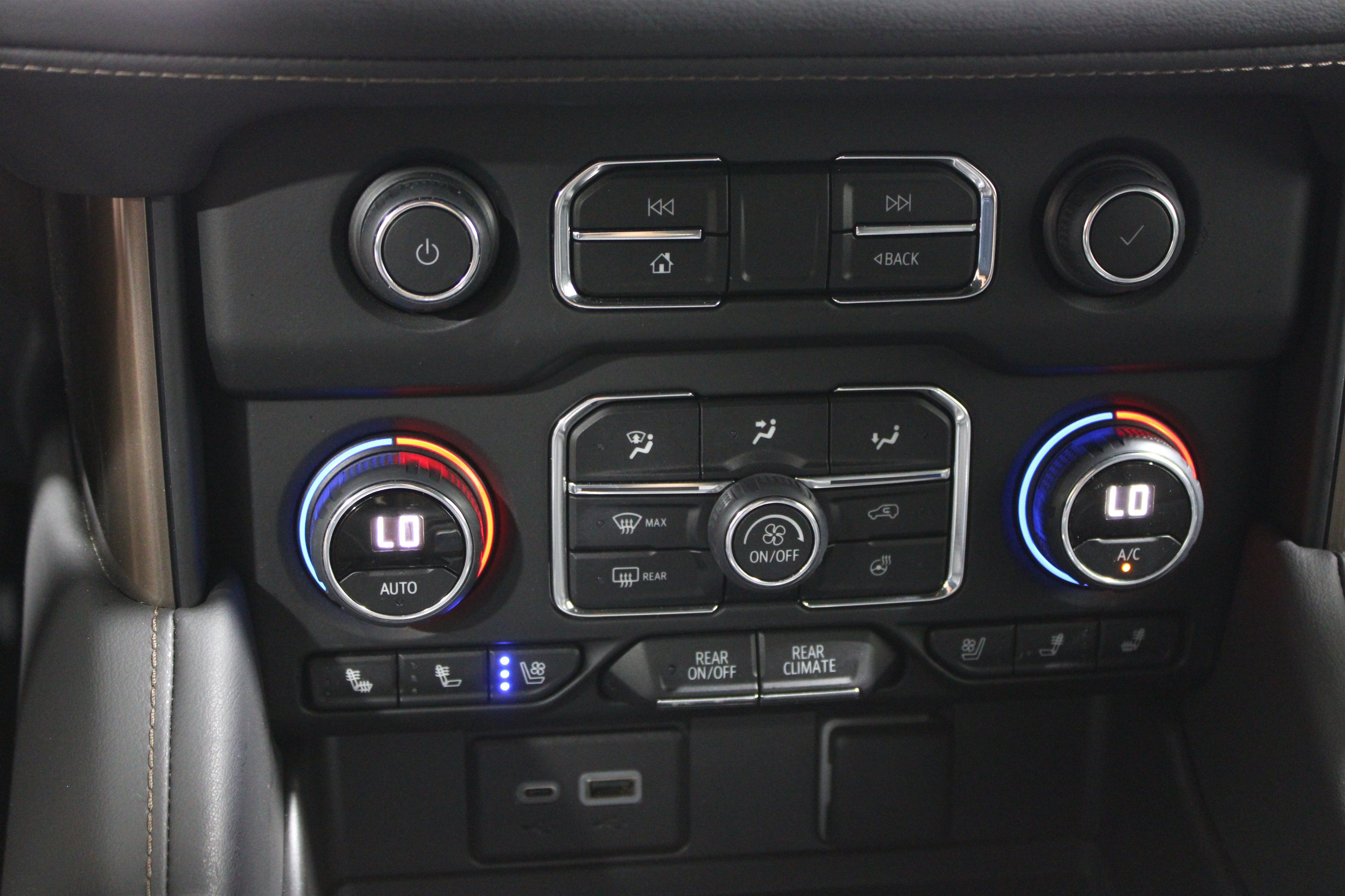 Used 2024 Iridescent Pearl Tricoat Chevrolet High Country image 21