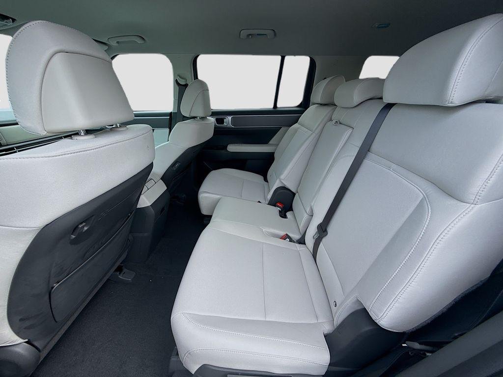 New 2026 Shimmering Silver Hyundai SE image 17