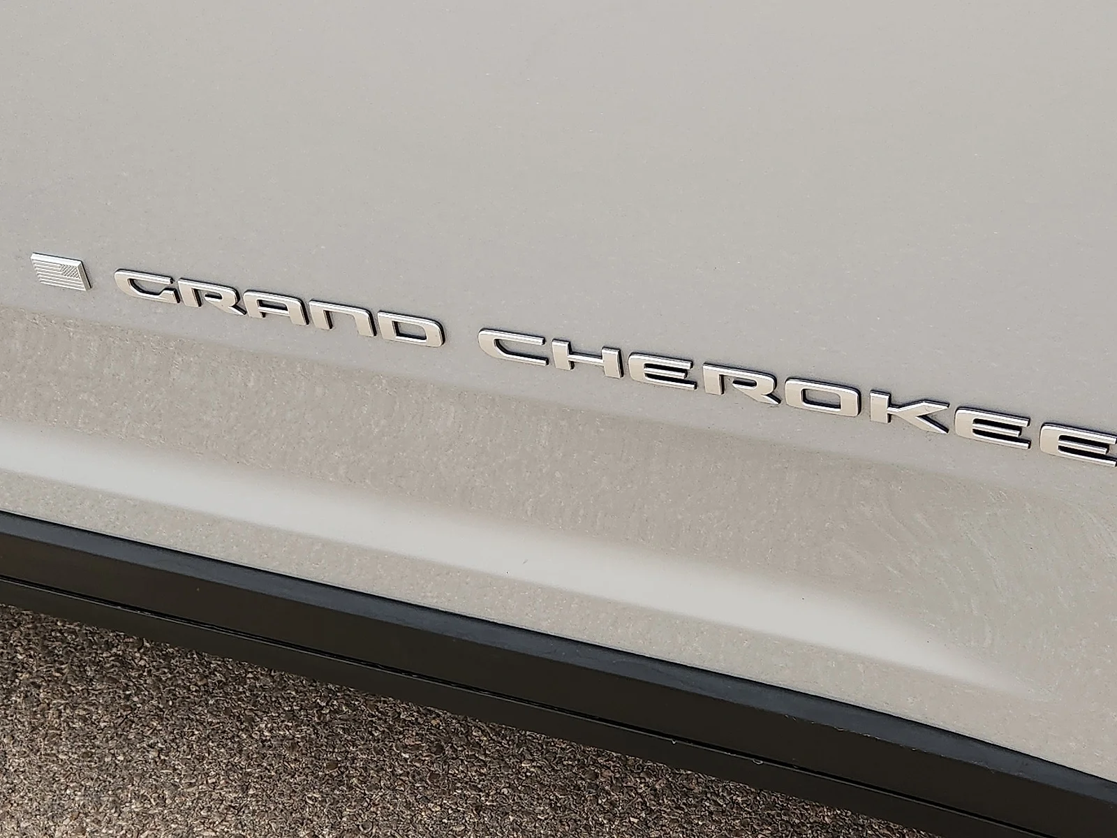 New 2025 Silver Zynith  Paint Jeep L LAREDO X 4X4 image 8