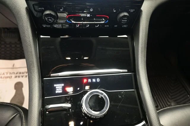 Used 2023 White Jeep Limited image 18