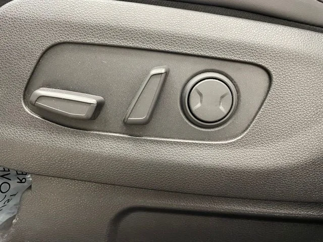 Certified Used 2024 White Kia  image 12