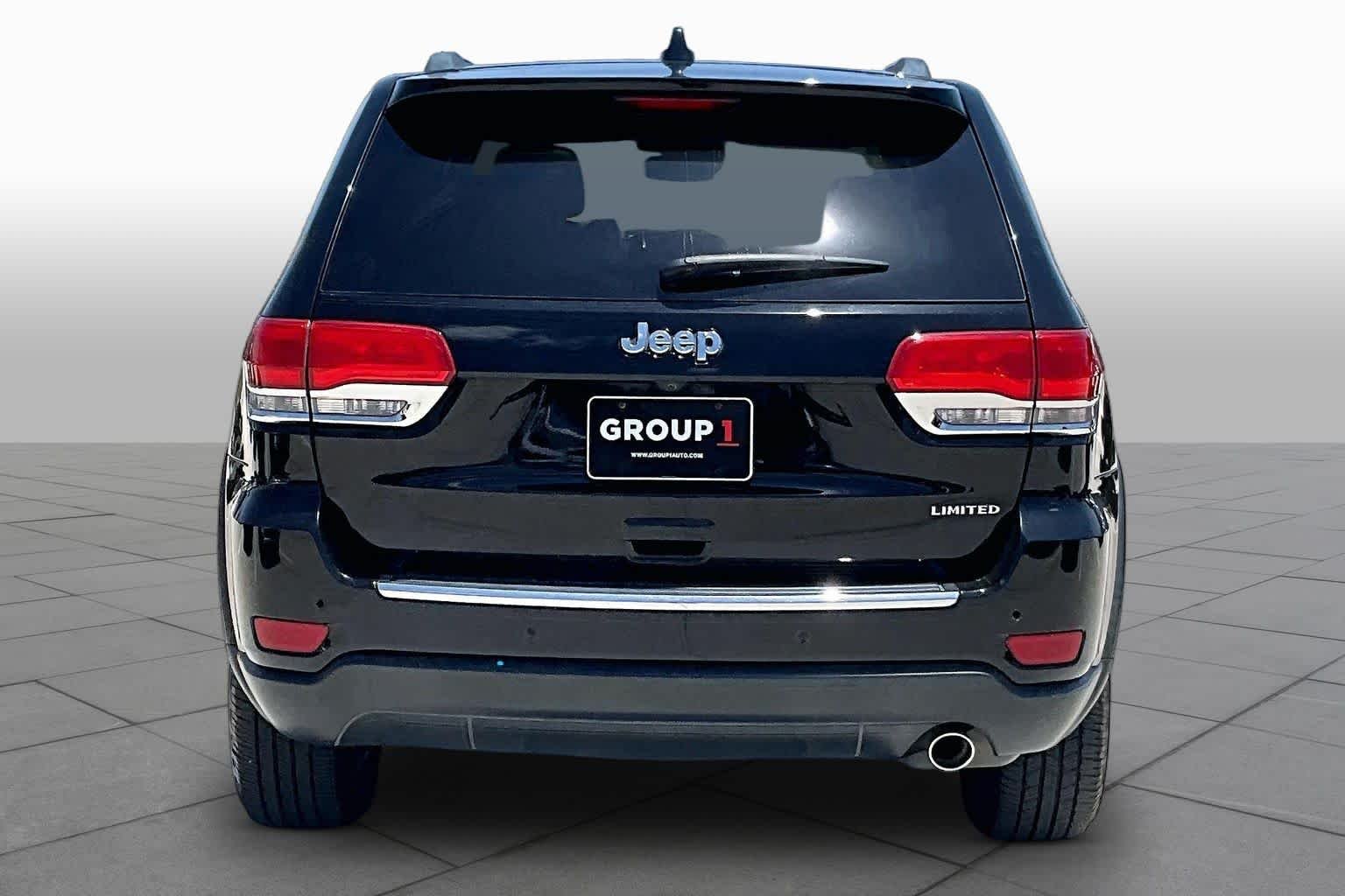 Used 2017 Diamond Black Crystal Pearlcoat Jeep Limited image 5