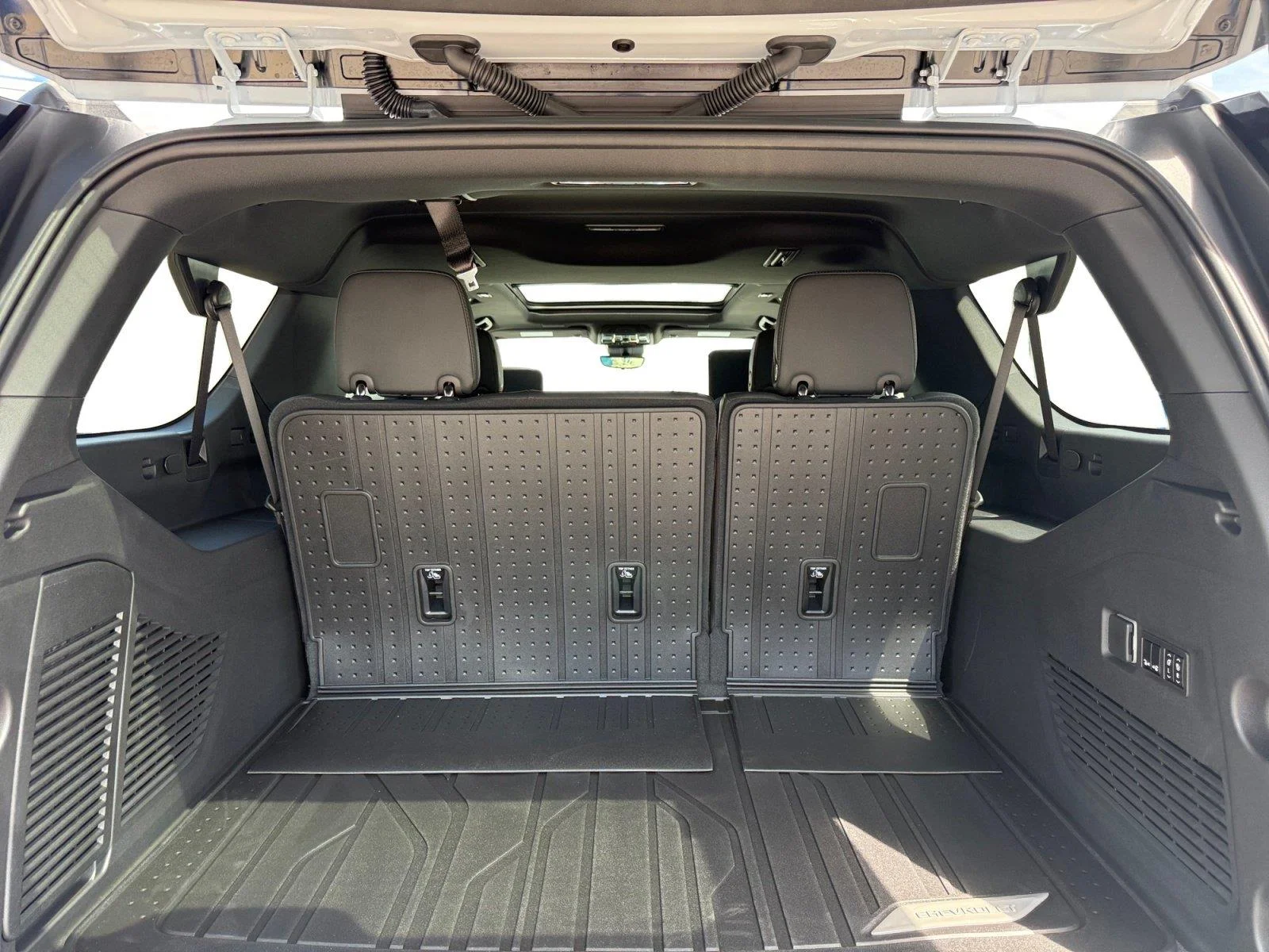 2026 Chevrolet Suburban High Country - Photo 18