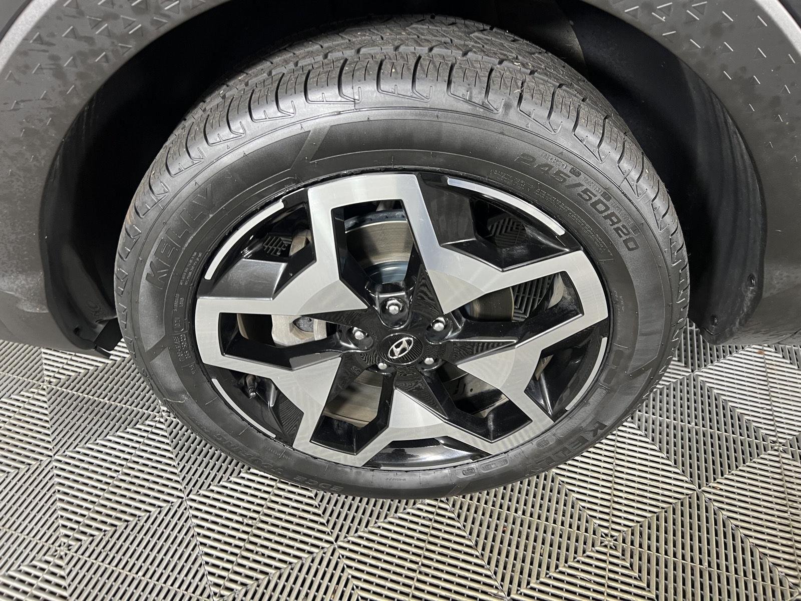 Used 2023 Phantom Black Hyundai Limited image 18
