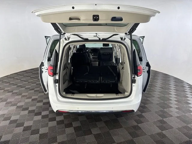 Used 2024 White Chrysler Touring L image 18