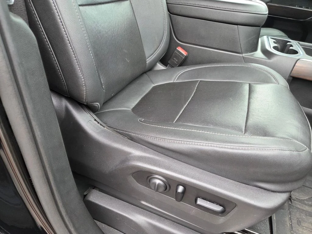 Used 2021 Black GMC SLT image 27
