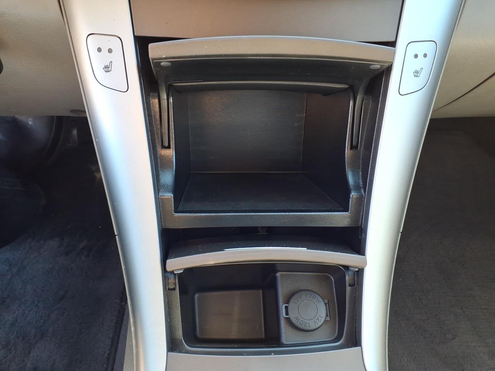Used 2009 Bright Silver Hyundai Limited image 21