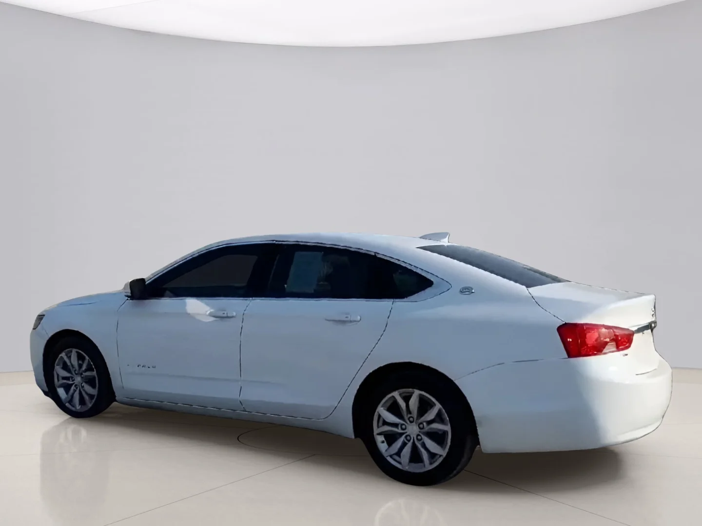 Used 2018 White Chevrolet LTZ image 4