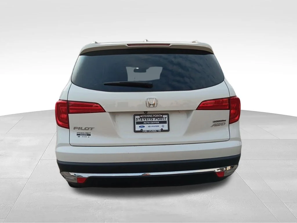 Used 2017 White Diamond Pearl Honda Touring image 6