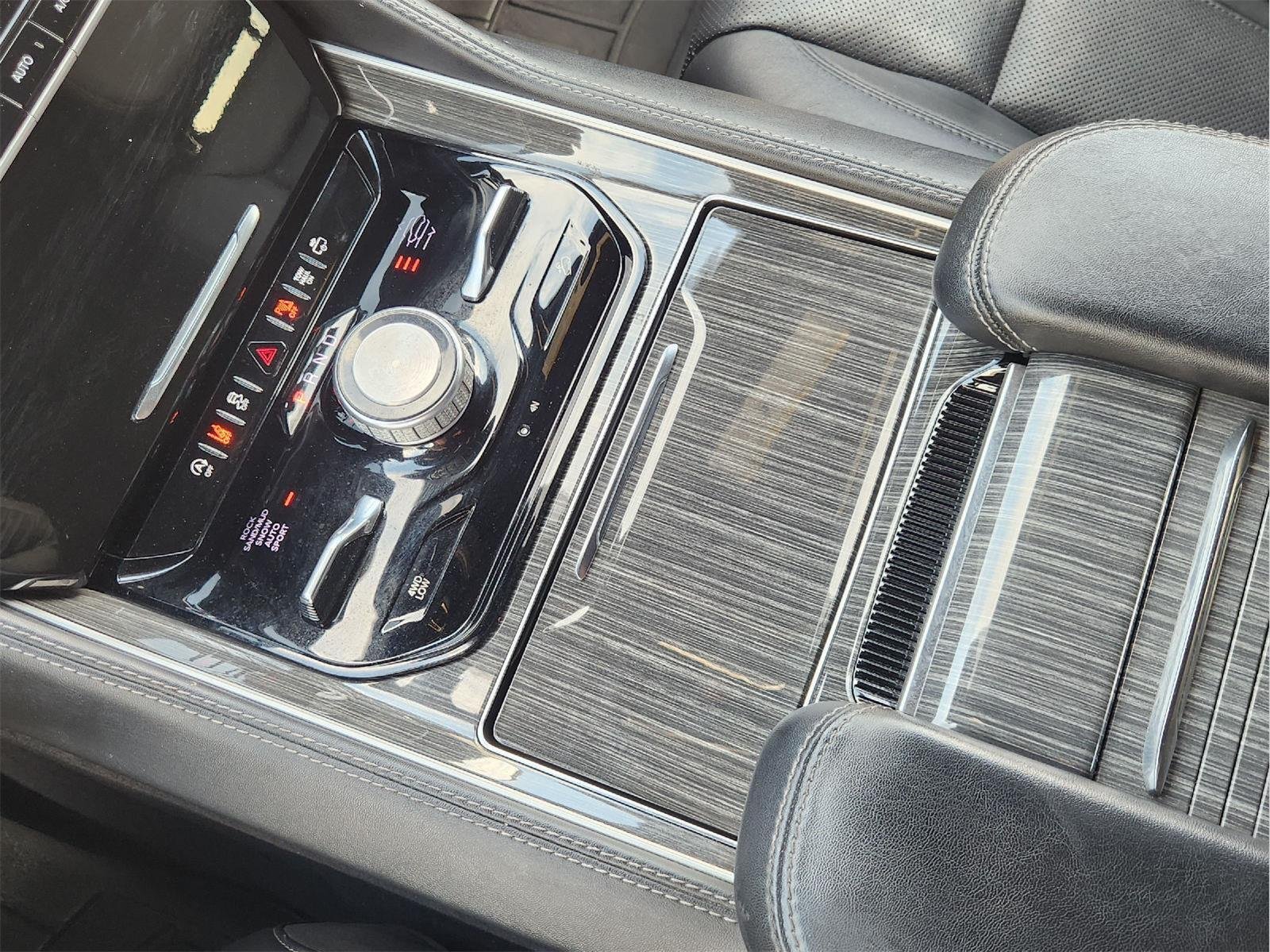 2022 Jeep Wagoneer photo 21 of 35