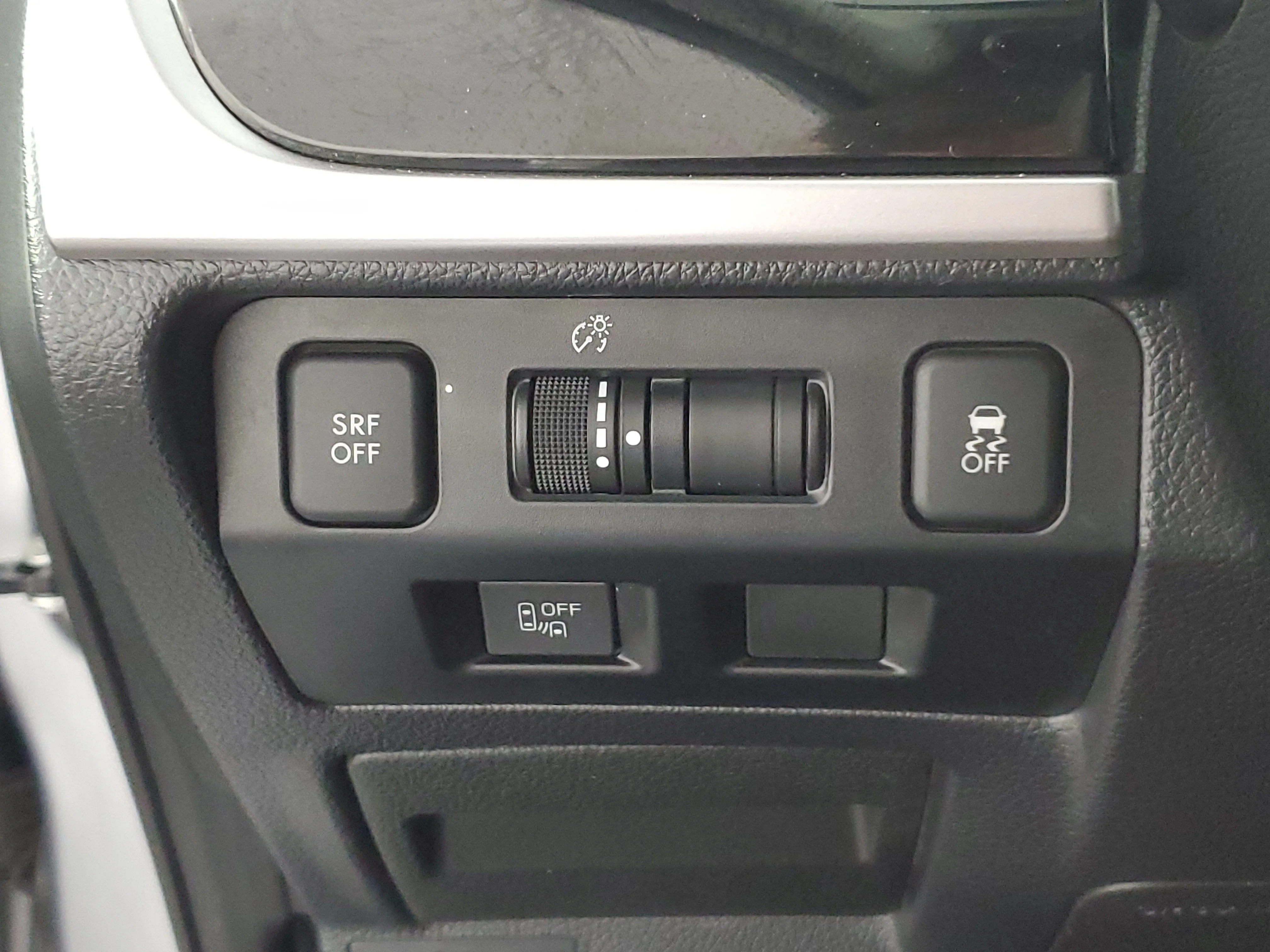 Used 2017 Ice Silver Metallic Subaru Limited image 27