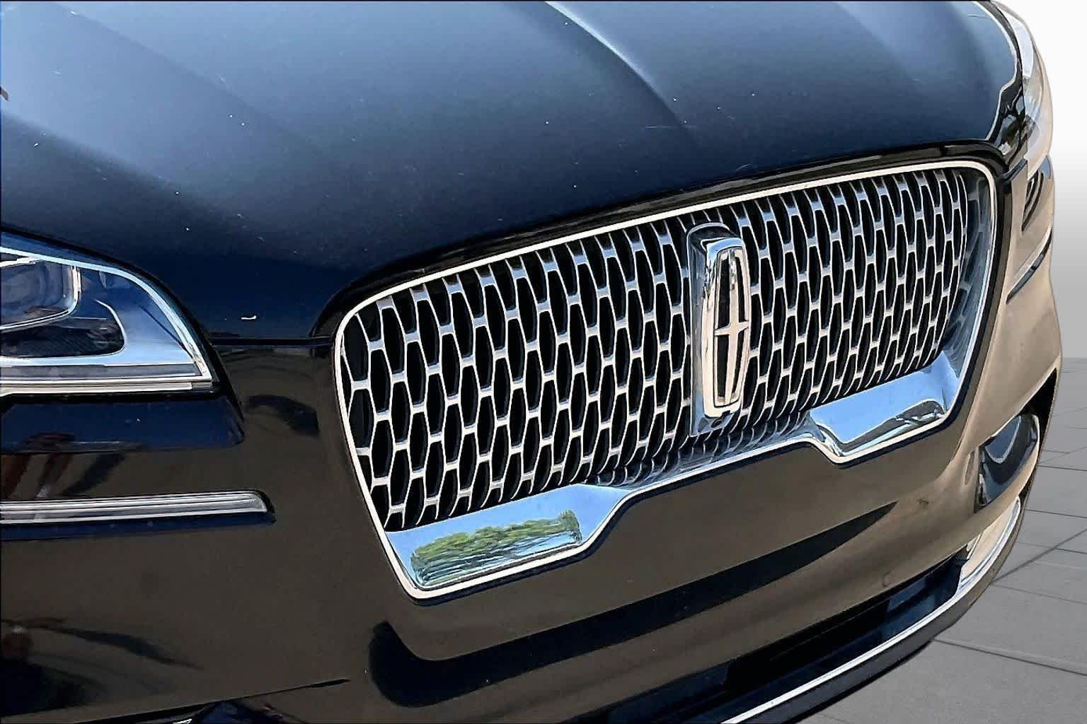 Used 2020 Infinite Black Lincoln Reserve image 29