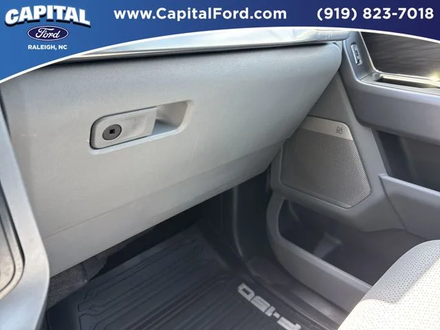 Used 2025 White Ford Lariat image 27
