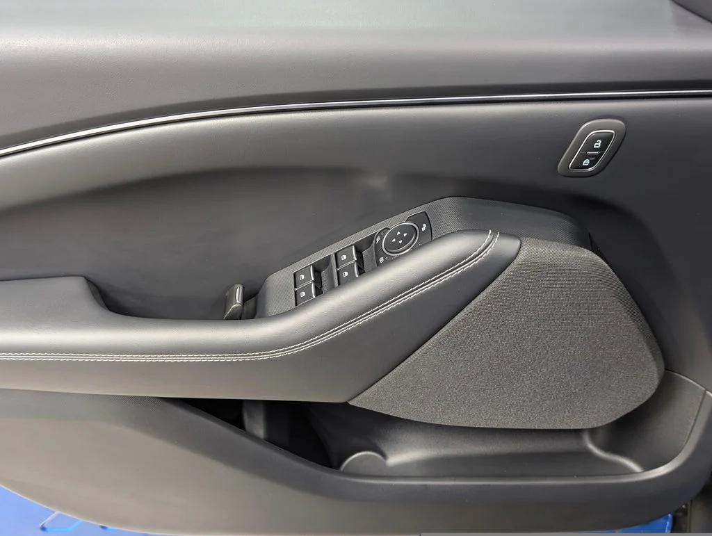 Certified Used 2025 Velocity Blue Metallic Ford Select image 11